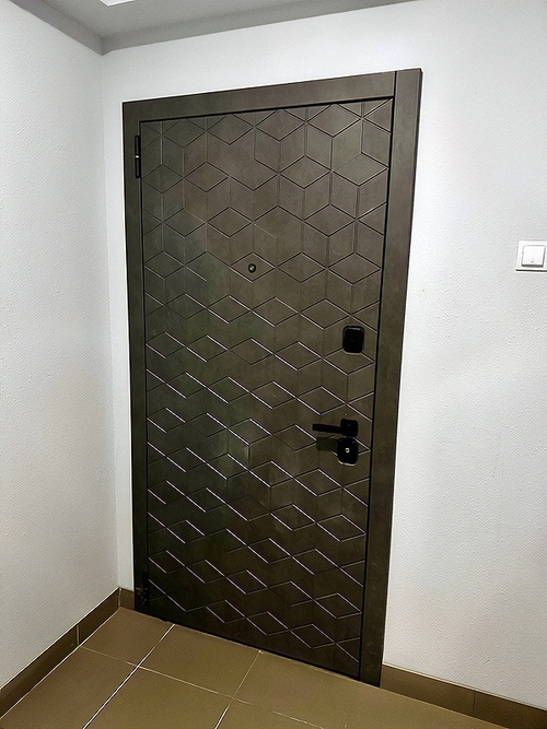 Дверь с фрезеровкой Дверь с фрезеровкой