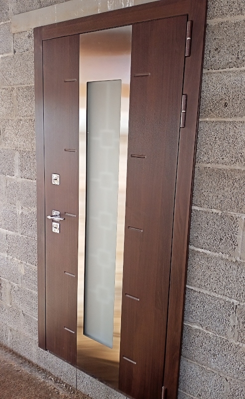 Остекленная дверь в доме Остекленная дверь в доме